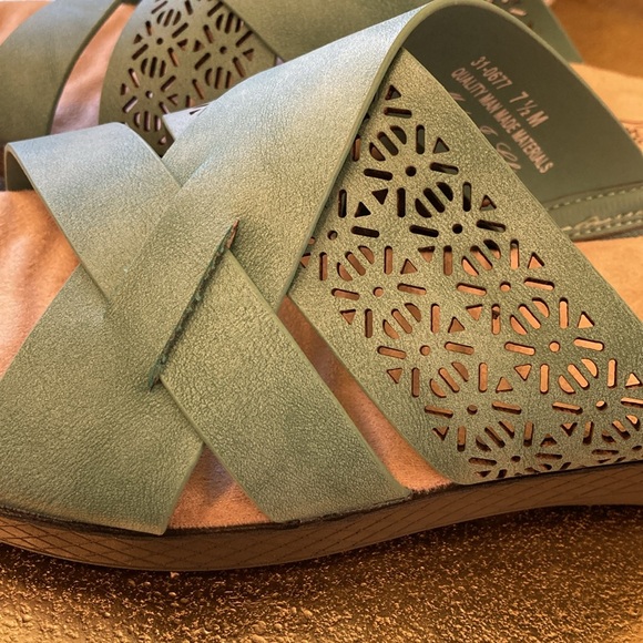 NWT Comfort Stride by Easy Street - Picture 7 of 7